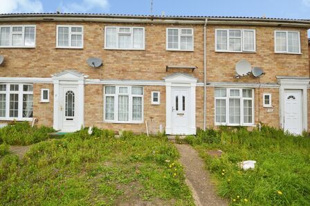 Brompton Close, 3 bedroom Mid Terrace House to rent, &pound;2,300 pcm