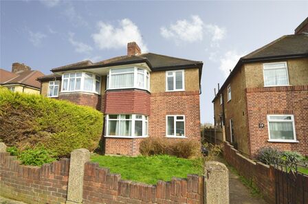 Whitton Waye, 2 bedroom Flat for sale, &pound;375,000