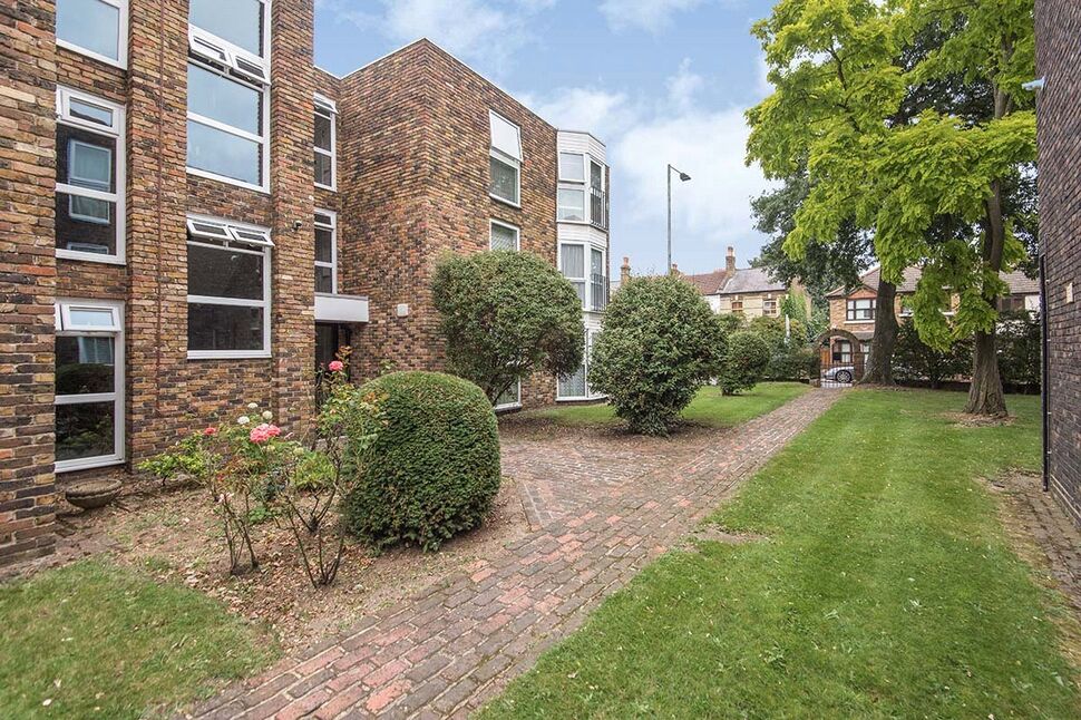 2 bedroom Flat for sale