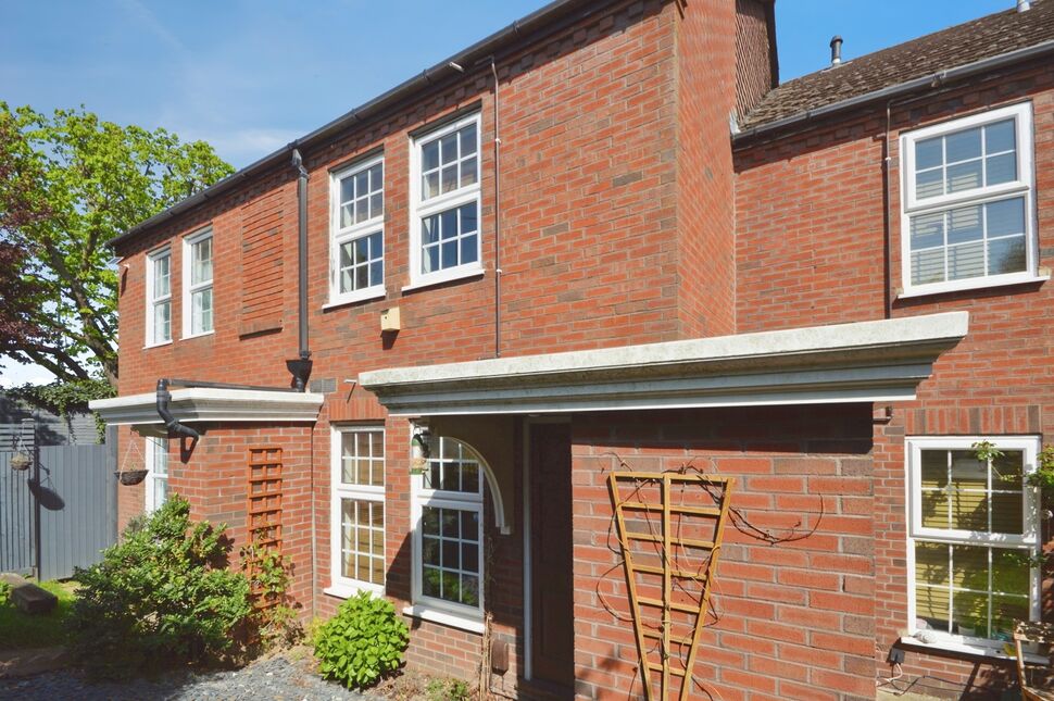 Main image of 1 bedroom Mid Terrace House for sale, Meadway, Twickenham, TW2