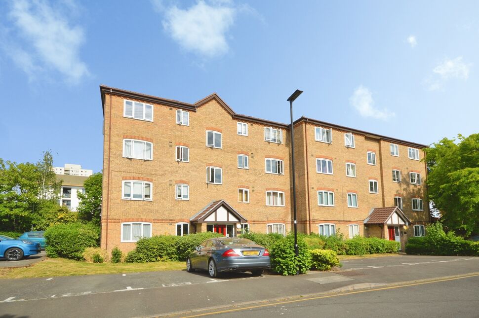 Main image of 2 bedroom Flat for sale, Varsity Drive, Twickenham, TW1
