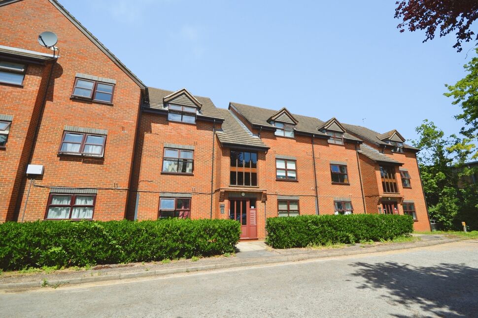 Main image of 1 bedroom Flat for sale, Butterfield Close, Twickenham, TW1