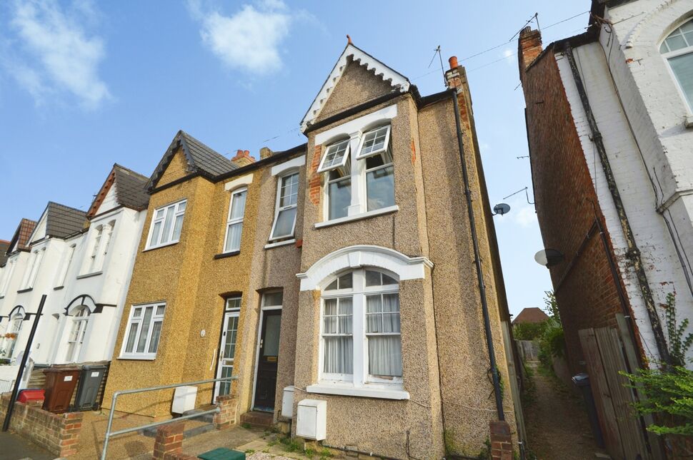 Main image of 2 bedroom Flat for sale, Argyle Avenue, Hounslow, TW3