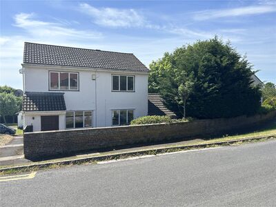 Pines Road, 3 bedroom Detached House to rent, &pound;1,495 pcm
