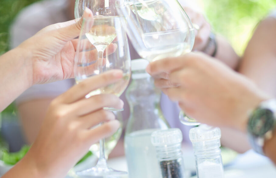 3 glasses "cheers" 