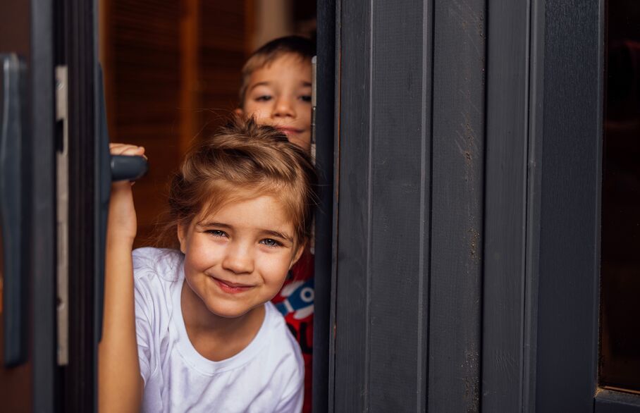 children at door