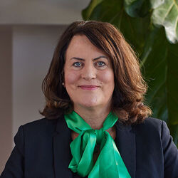 Lynne Cullen Accompanied Viewer