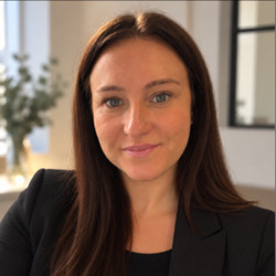 Lauren McGhee Auction Specialist